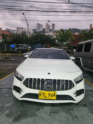 Mercedes benz A 200 AMG line.