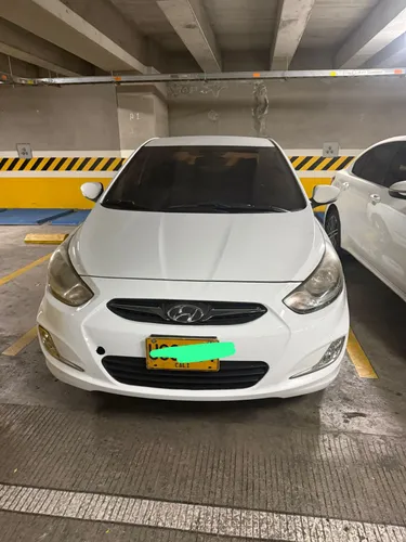 Hyundai  I25 2015