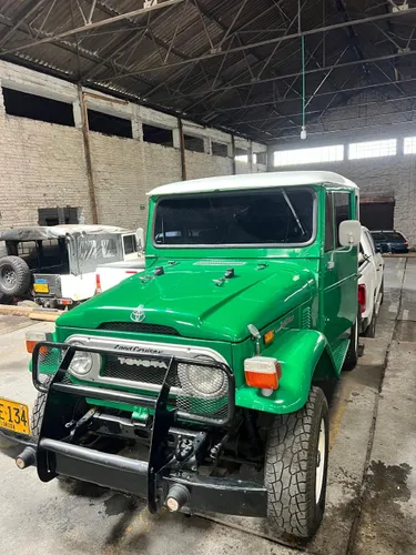 TOYOTA LAND CRUISER FJ40  MODELO 1974