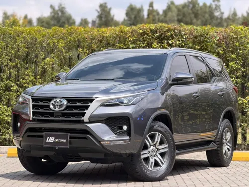 Toyota Fortuner SR DIESEL 2025 