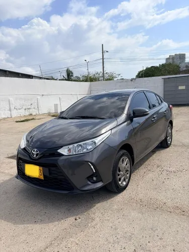 TOYOTA YARIS XS SEDAN