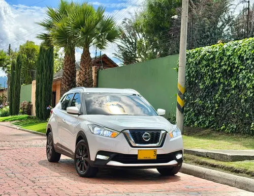 Nissan kicks advance AT 1.6 2020