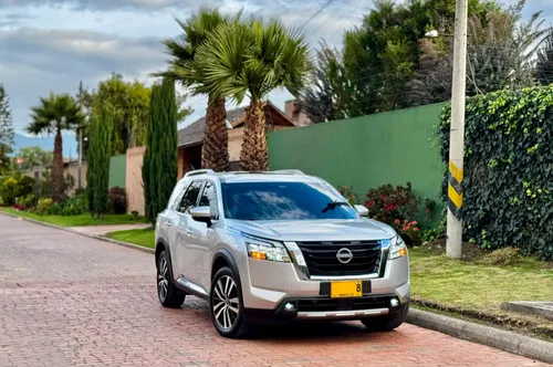 Nissan Pathfinder exclusive 3.5 