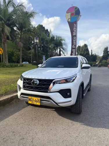 TOYOTA FORTUNER 4X4 2023 