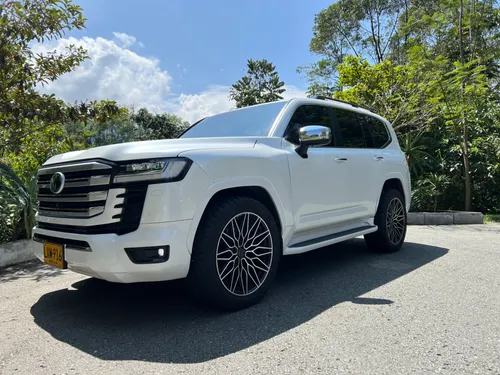 TOYOTA LC300 ZX BLINDAJE 2 PLUS 2023