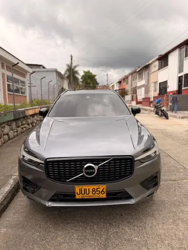 Volvo XC60 T5 R-Design modelo 2021 