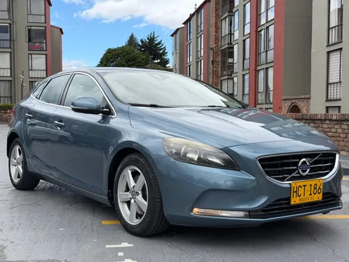 Volvo V40 2013 Excelente estado - papeles al día - llantas nuevas 
