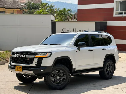Toyota sahara LC 300 GR-S gasolina 