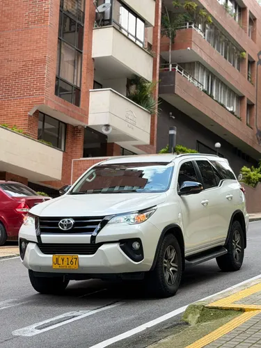 TOYOTA FORTUNER SW4