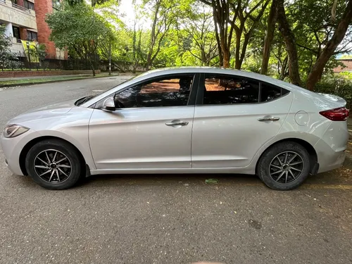 Vendo permuto hyundai new Elantra premium 2017