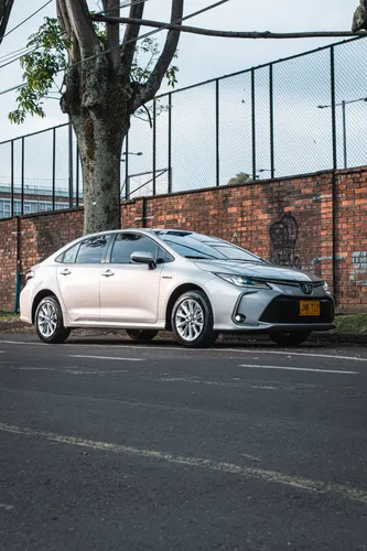 TOYOTA COROLLA HÍBRIDO XEI