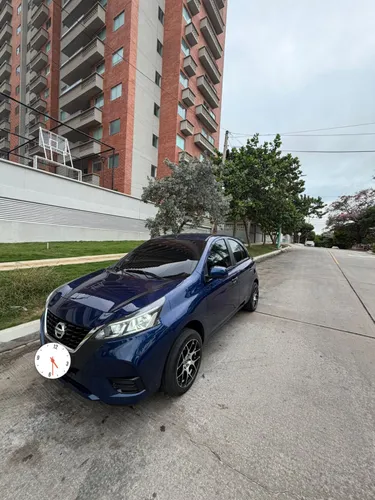 Nissan march - 2022 rines de lujo. 