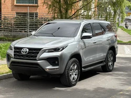 Toyota Fortuner 2.4 Diésel SR 2022