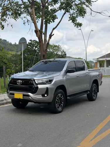 TOYOTA HILUX  2022  2.4 DIÉSEL AUTOMÁTICA  4x4