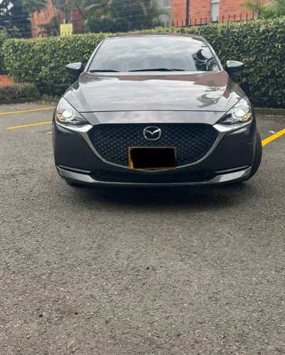 Mazda 2 Sedan AT - Modelo 2021