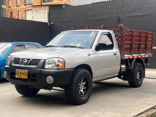 Nissan Frontier Estacas