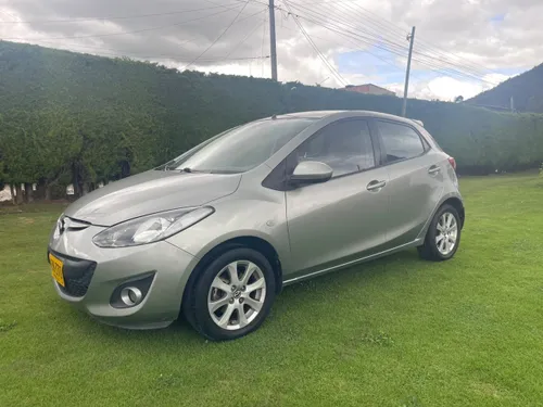 2014 MAZDA 2 BUENISIMO. FULL EQUIPO. TOPE DE GAMA
