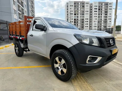 Nissan frontier np 300 diesel 4x2 estacas 