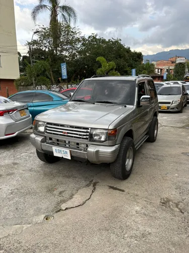 MITSUBISHI MONTERO 3.0