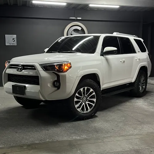 Toyota 4Runner SR5 2023