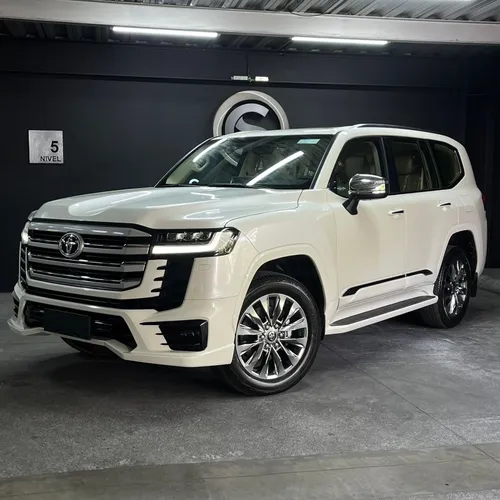 Toyota Land Cruiser LC300 VXR 2025