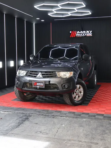 MITSUBISHI L200 SPORTERO 2012 2.5l MECANICA DIESEL 4X4 GRIS KMS 185.500