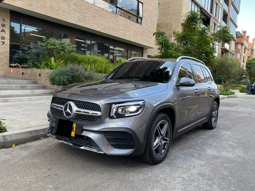 Mercedes-Benz GLB200 
