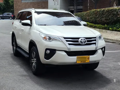 Toyota Fortuner Street