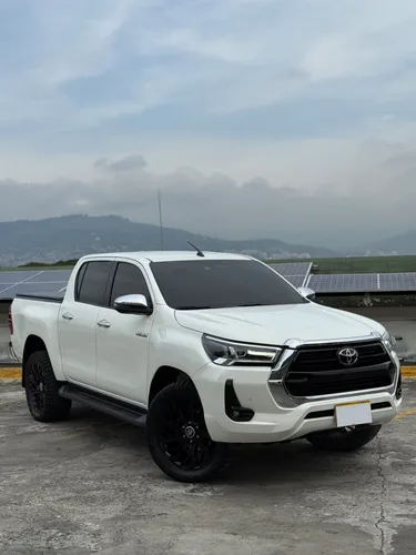 Toyota hilux SRX 2.8 DIESEL 4x4  AT 