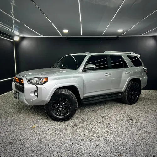 TOYOTA 4RUNNER SR5 GRIS 4.0 2024 AT