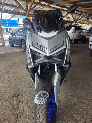 YAMAHA XMAX 300 2025 AT 
