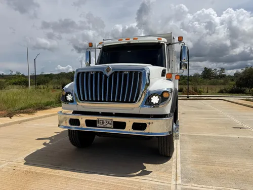 VOLQUETA INTERNATIONAL WORKSTAR 7600 SBA 6x4