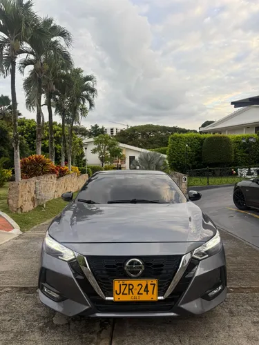 Vendo Nissan Sentra 2022 SR CVT  muy parecido al Exclusive