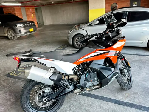 KTM 890 Adventure 2025  10.500 km  Único dueo  Garantía 2028
