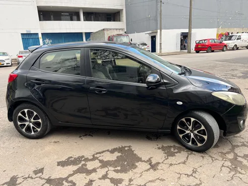 Mazda 2 2012 automático