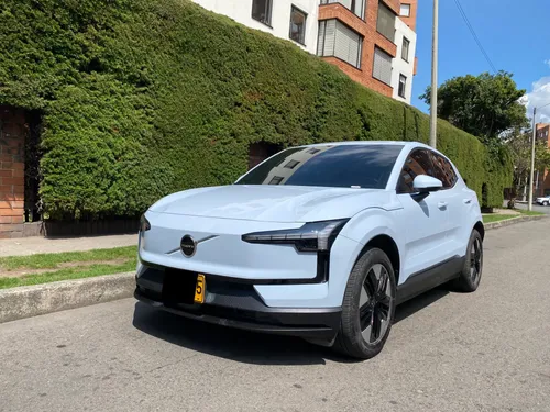 Volvo EX30 Core Eléctrica 