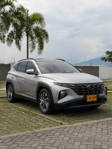 Hyundai tucson 2023 premium at con techo panorámico 