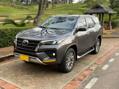 TOYOTA FORTUNER SRV 