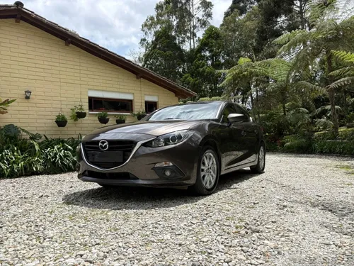 Mazda 3 Touring Automático 2018