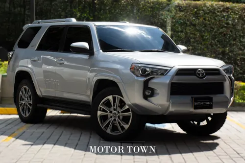 TOYOTA 4RUNNER SR5 2023