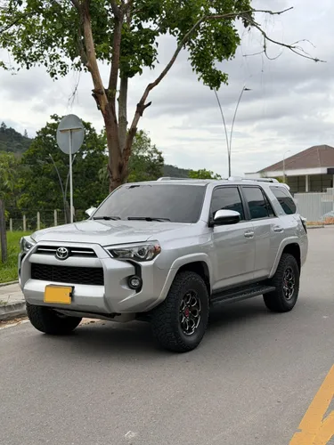 TOYOTA 4RUNNER SR5 