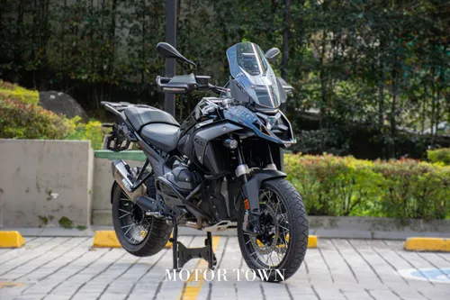 BMW R1300GS TRIPLE BLACK SUSPENSIÓN ADAPTATIVA 2024