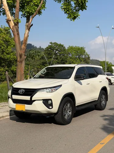 TOYOTA FORTUNER SR  2020  2.4 DIÉSEL  4x2