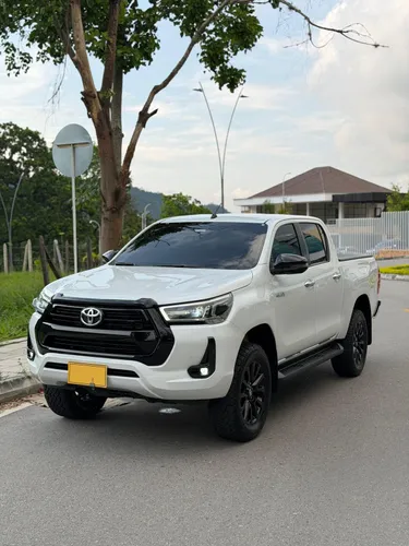 TOYOTA HILUX  2023  2.4 DIÉSEL AUT  4x4