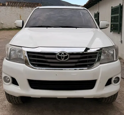 Toyota Hilux 4x2 - 2013