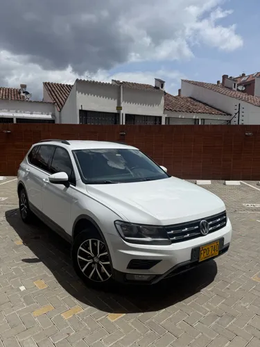 Se vende Volkswagen Tiguan Allspace Trendline 2.0 TSI 4x4