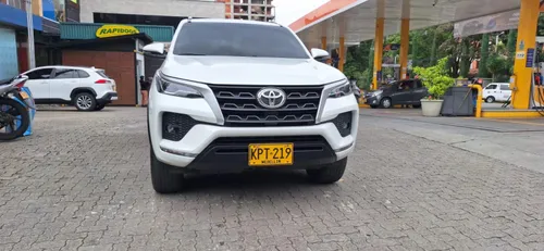 Toyota fortuner sr5