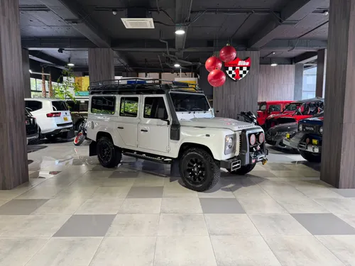 LAND ROVER DEFENDER 110
