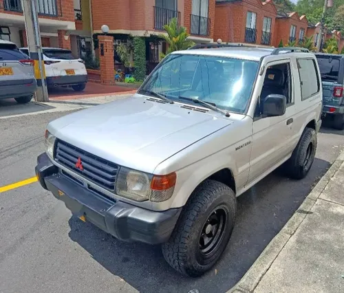 Mitsubishi Montero 2006