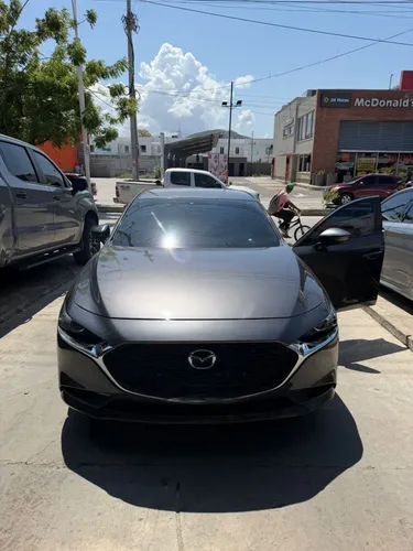Mazda 3 Touring automático modelo 2022